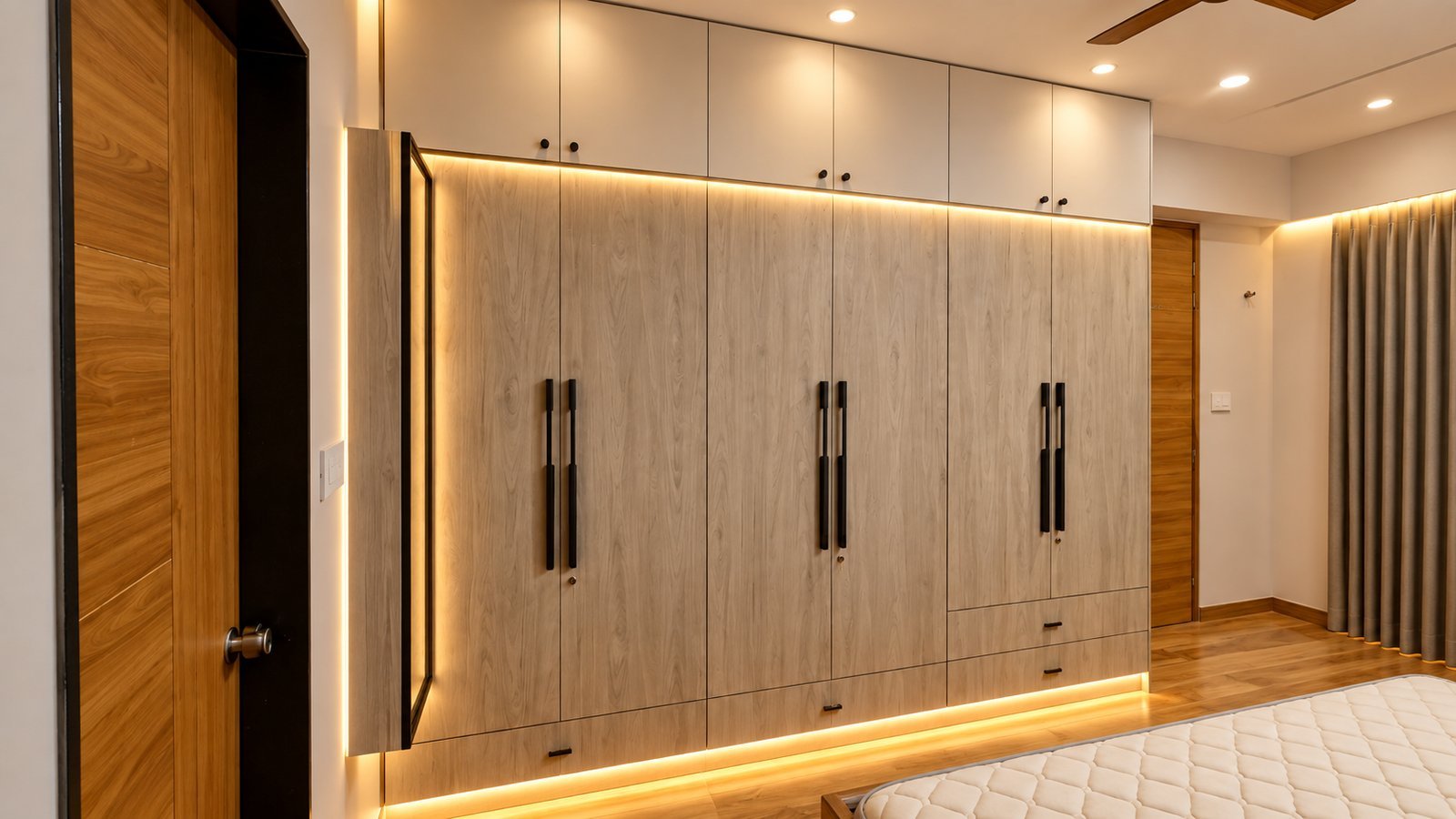 Light Oak Floor-to-Ceiling Wardrobe by Bosk Furniture, Bhavnagar