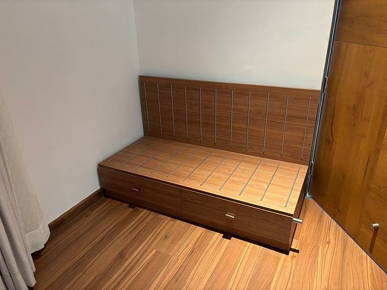 Built-in daybed with a grid-panel backrest and pull-out drawers - Nath Hills - Villa Suite Interiors by Bosk Furniture